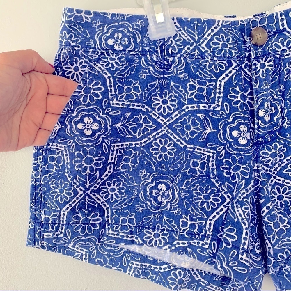 Old Navy Shorts Blue White Geometric Size 2 - Picture 9 of 10